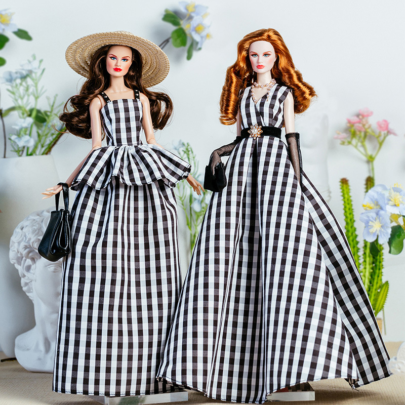 Vintage Toys Collector - 32 cm Supermodel Poppenkleertjes Pak Europese